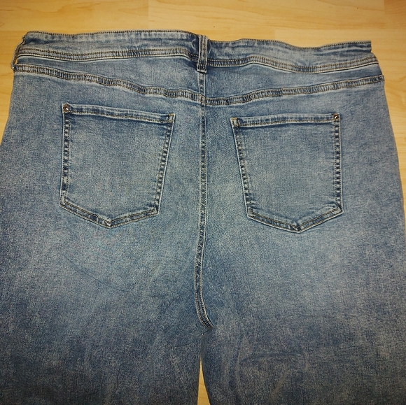 D/C Slightly Curvy Jeans With Slits - Picture 8 of 12